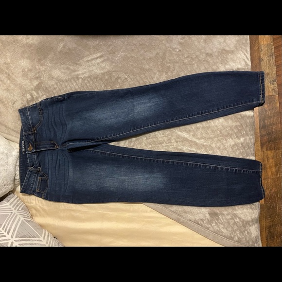 Maurices Skinny Jeans - Picture 2 of 4